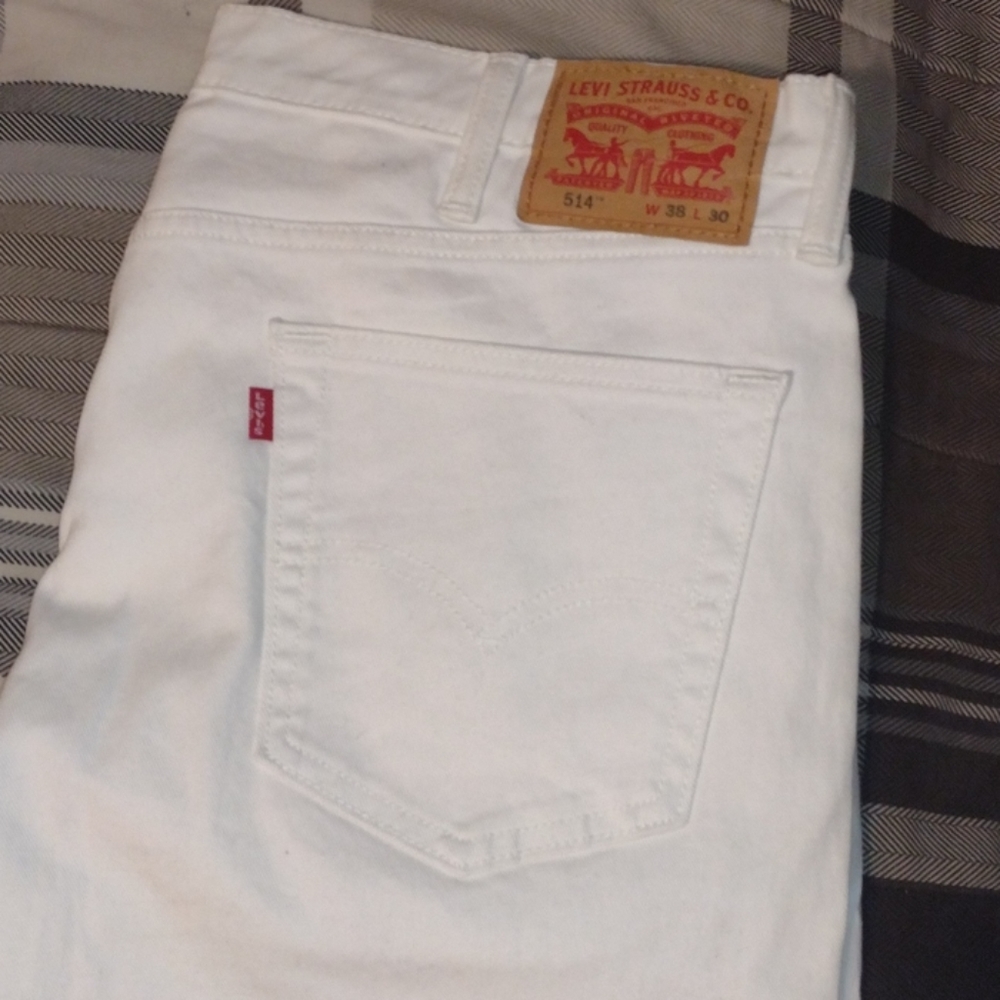 White Levi's Jeans 514 W 38 L 30